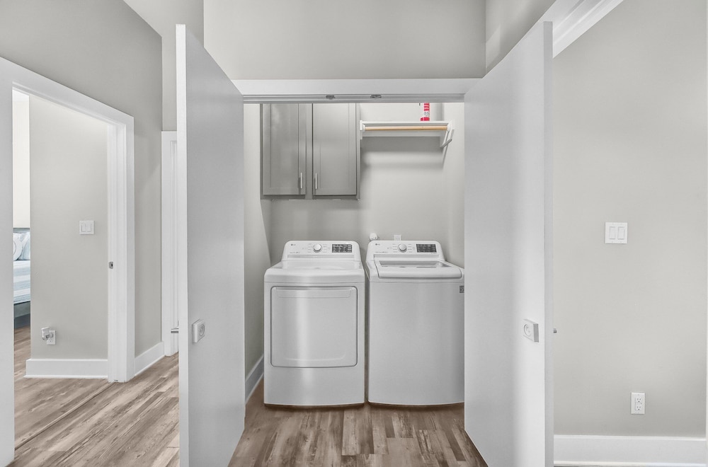 Waterfront Condo With Rooftop + Pool + Boat Slips