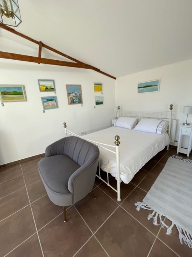 1-bed Sunny Studio Apartment in Tregony, Truro view 4