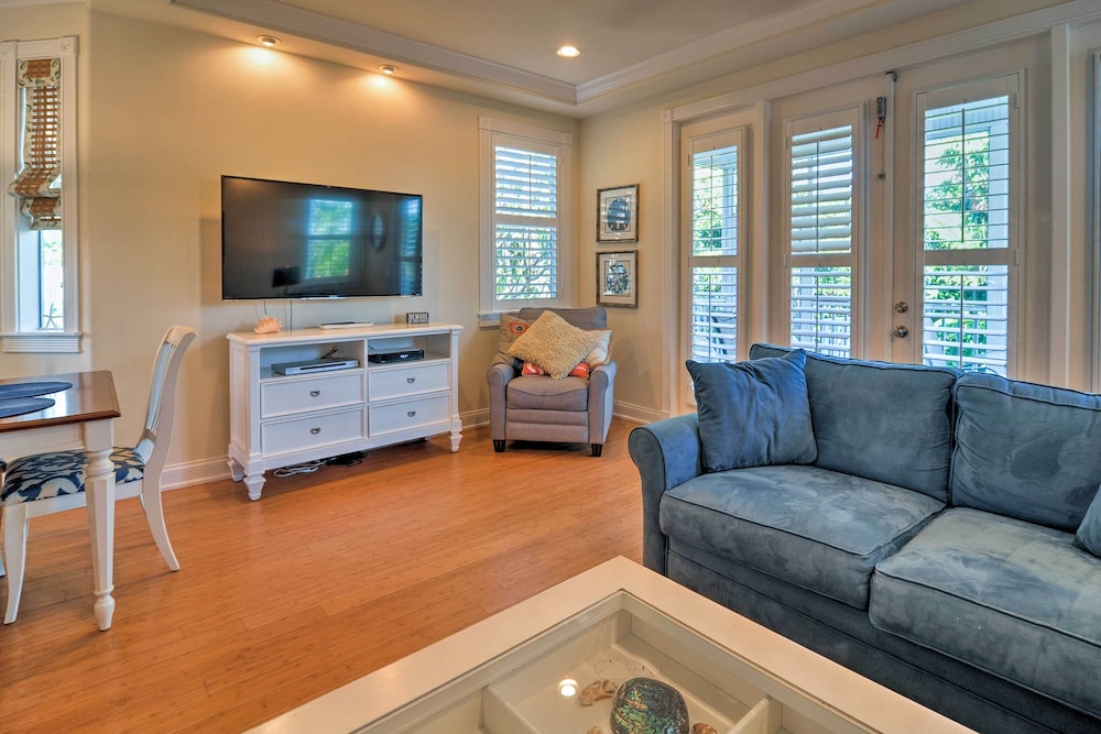 Holmes Beach Family Home: Private Pool & 3 Decks!
