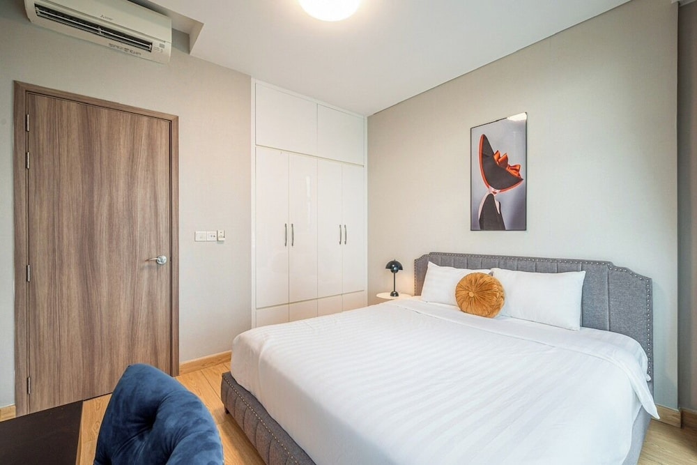 Luxury Sunwah Apartment near Landmark 81 - City View