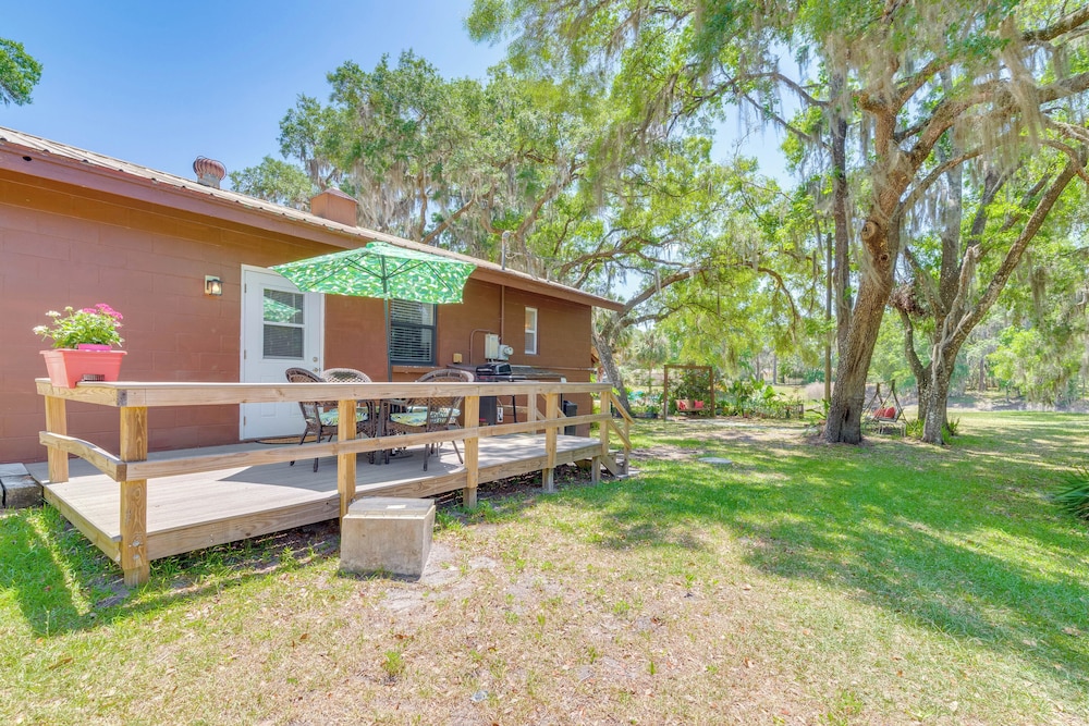 < 1 Mi to Lake Rousseau: Waterfront Home!