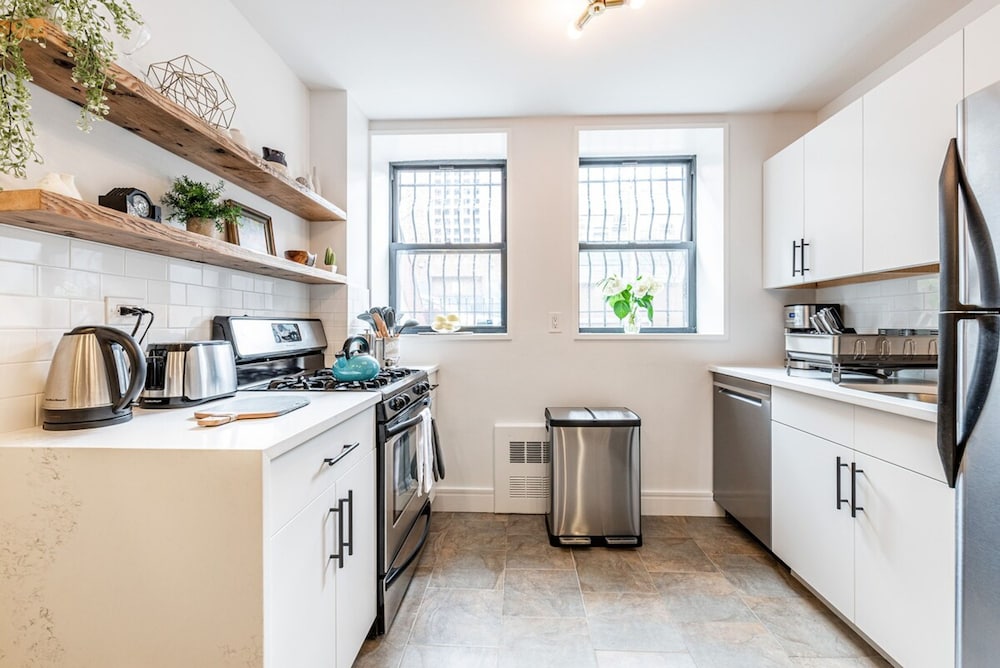 Cypress Court I by Rove Travel 2BR Harlem Apt