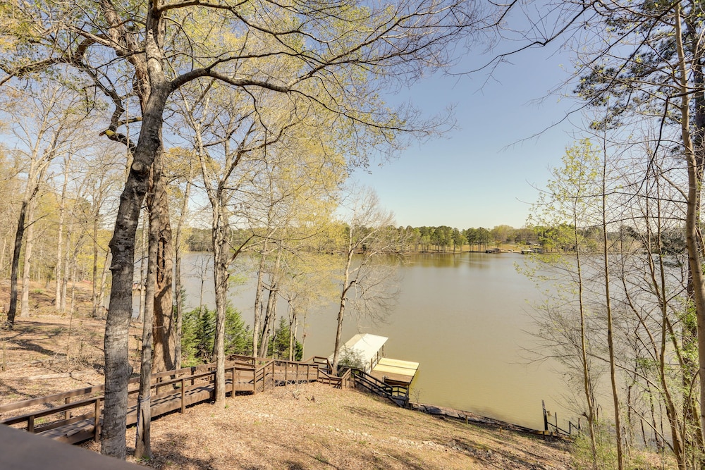 Milledgeville Vacations - Pet-friendly Milledgeville Home on Lake Sinclair! - Property Image 4