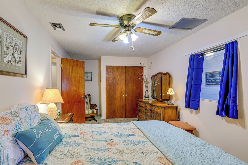 Boathouse w/ Screened Porch: Riverfront Escape!