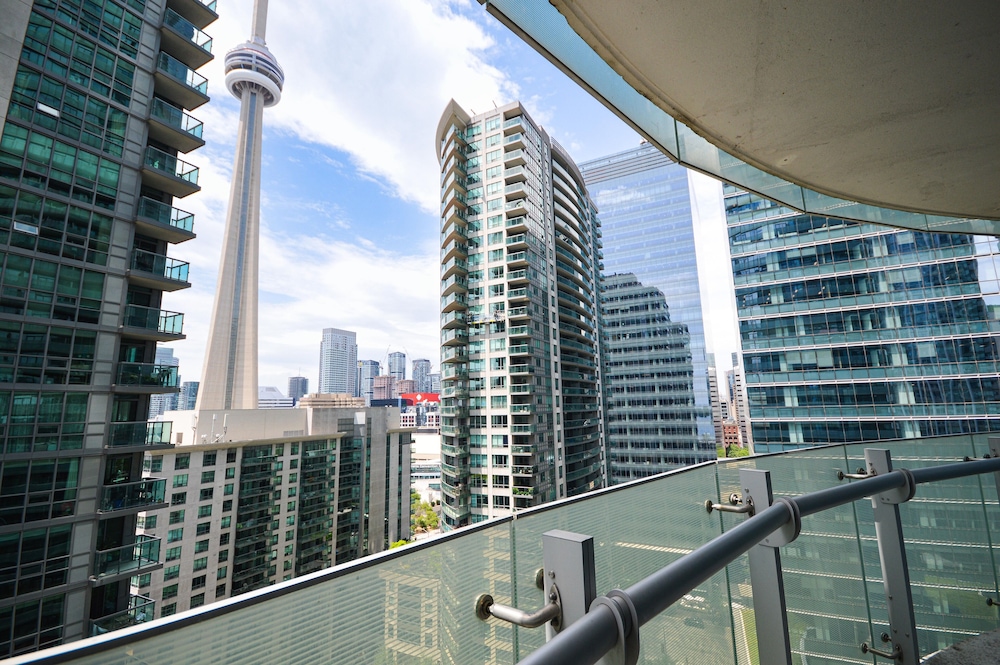 Downtown Toronto Condo near Scotiabank Arena