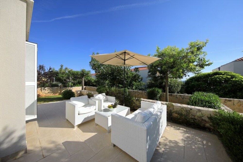 Apartments in Villas Punta Skala With Beachpool