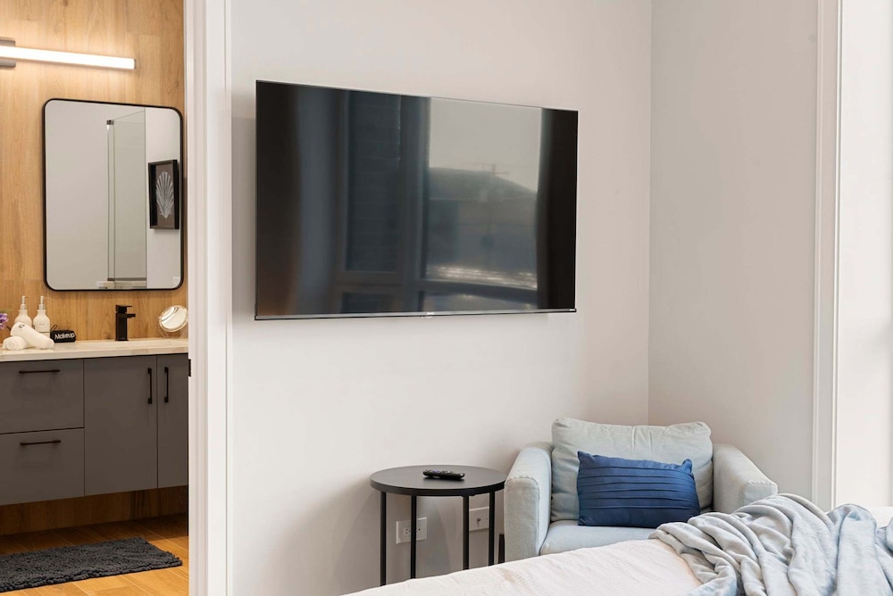 New Build in Pilsen Spacious 2 Bed 2 Bath Unit