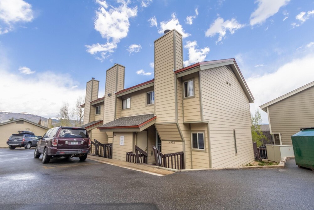 Spacious pet Friendly Condo Near Hiking/skiing by Summit County Mountain Retreats view 3
