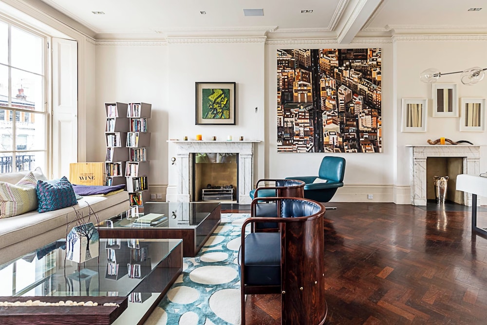 London Luxe Retreat: 5-bed Gem