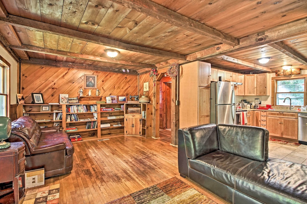 Rustic Bradford Cottage - 14 Miles to Sunapee Mtn!