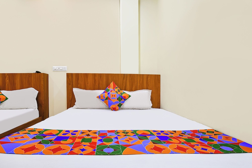 Fabhotel Ratna Palace I