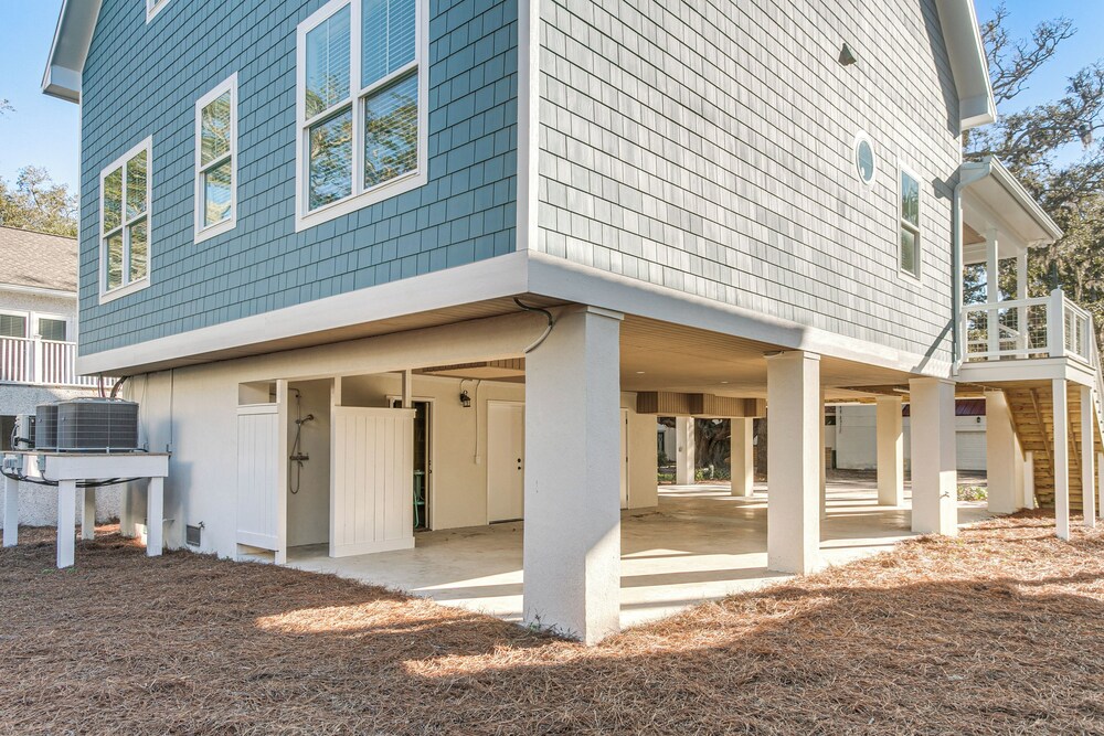 Walk to Public Beach: Hideaway in St Simons Island