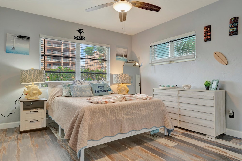 Dolphin Suite 2B Pet Friendly Waterfront Dock