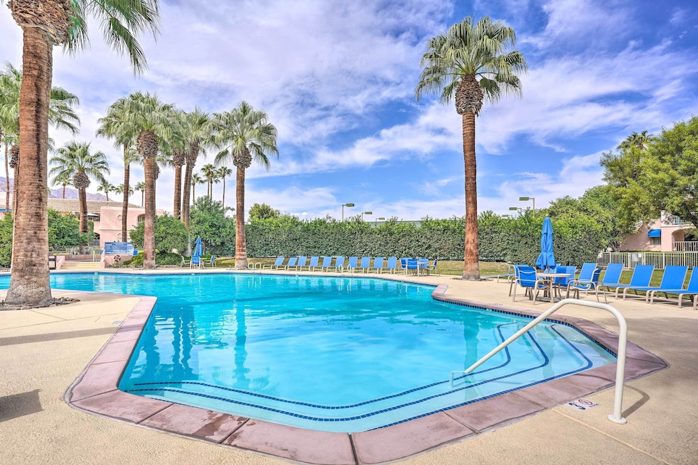 Condo w/ Patio, Walk to Downtown Palm Springs! view 3