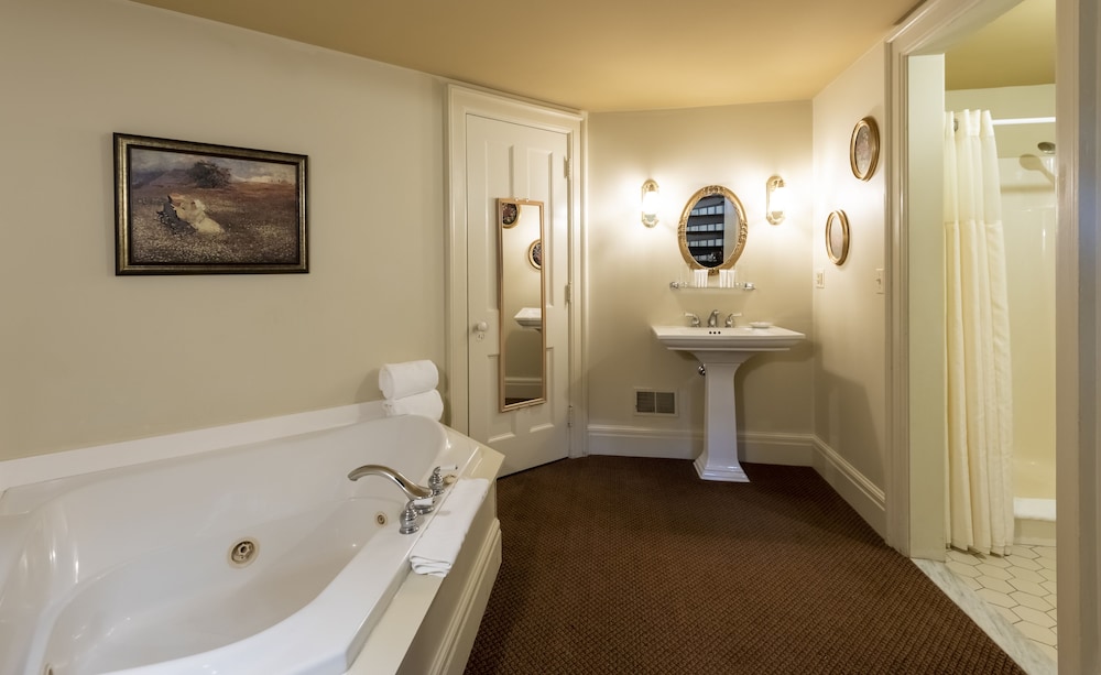 White Springs Manor a Belhurst Property