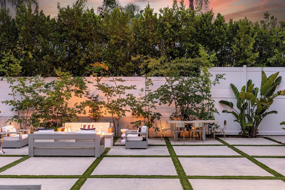 Otis Ave - Modern Farmhouse Retreat w/ Pool, Spa & Luxe Interiors