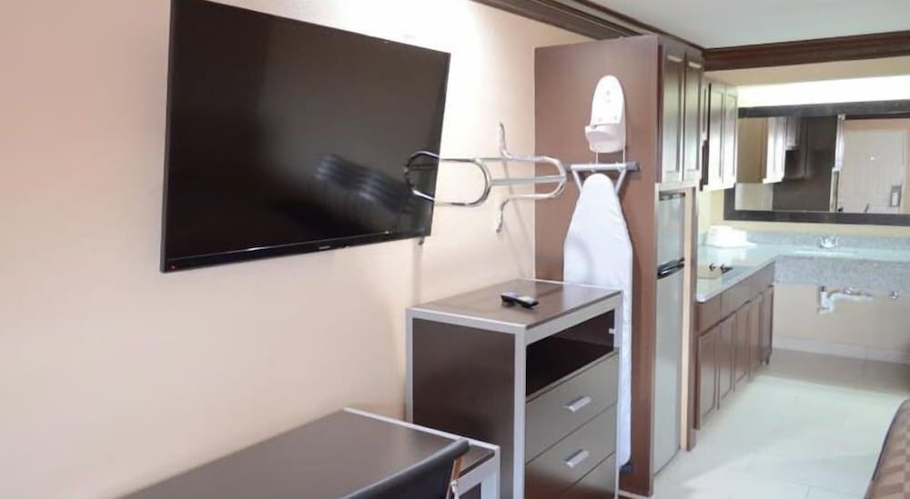 Regency Inn - Property Image 4
