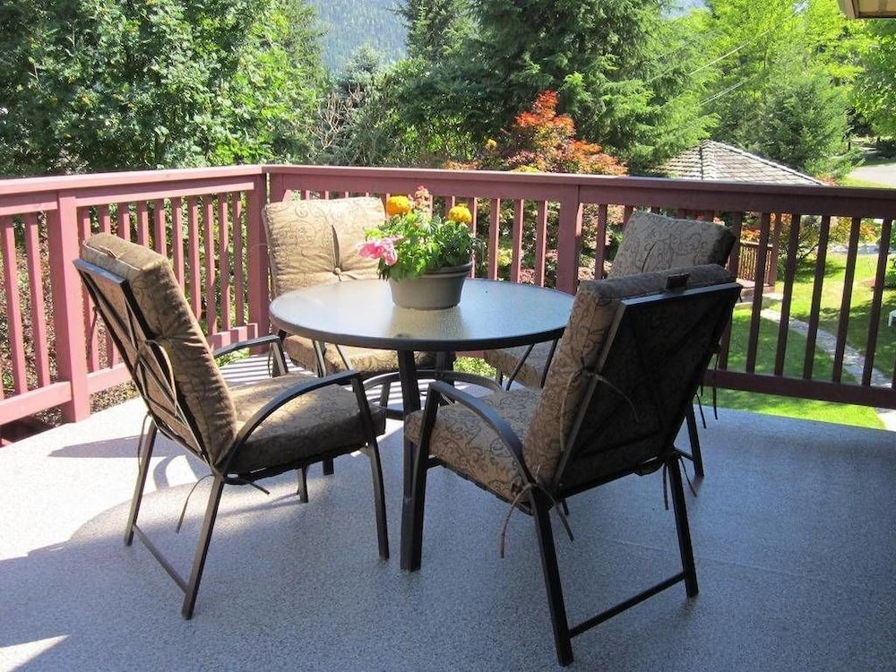 Creekside B & B