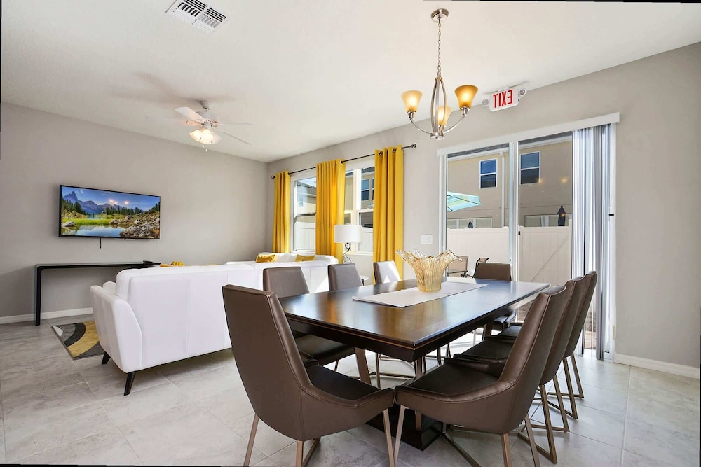 Modern 4BR Townhome Near Disney in Gated Resort