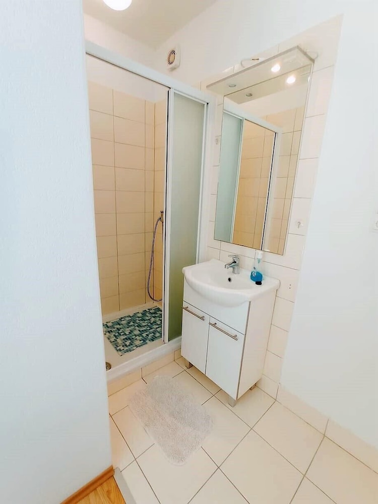 Cute apartment in stone house near sea