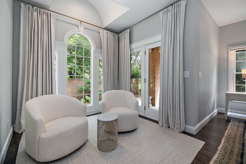 Private Riverbank 27-acre Estate 1 hr From Chicago