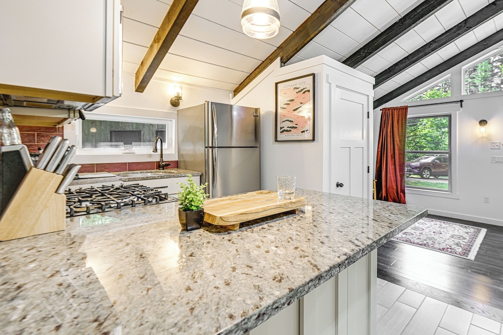 9 Mi to Cranmore Mtn Resort: 'lofty Dreams' Cabin view 5