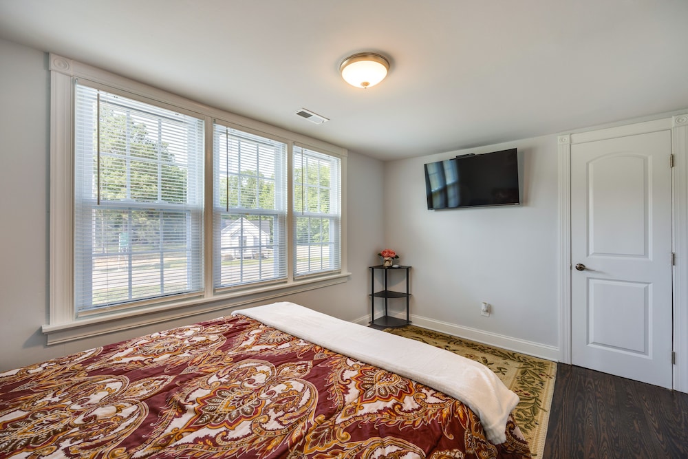 Pet-friendly The Wray Cottage w/ Large Backyard! view 4