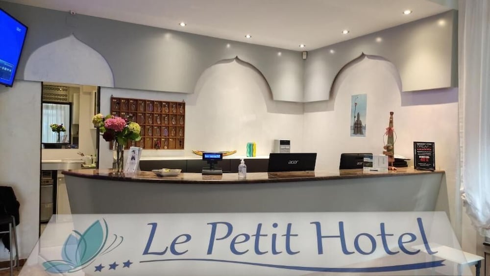 Le Petit Hotel