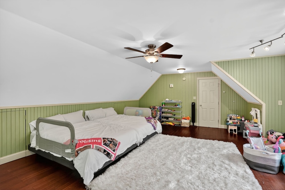 Gray Woodland Escape Golf, Pool & Cinema 5 Bedroom Home