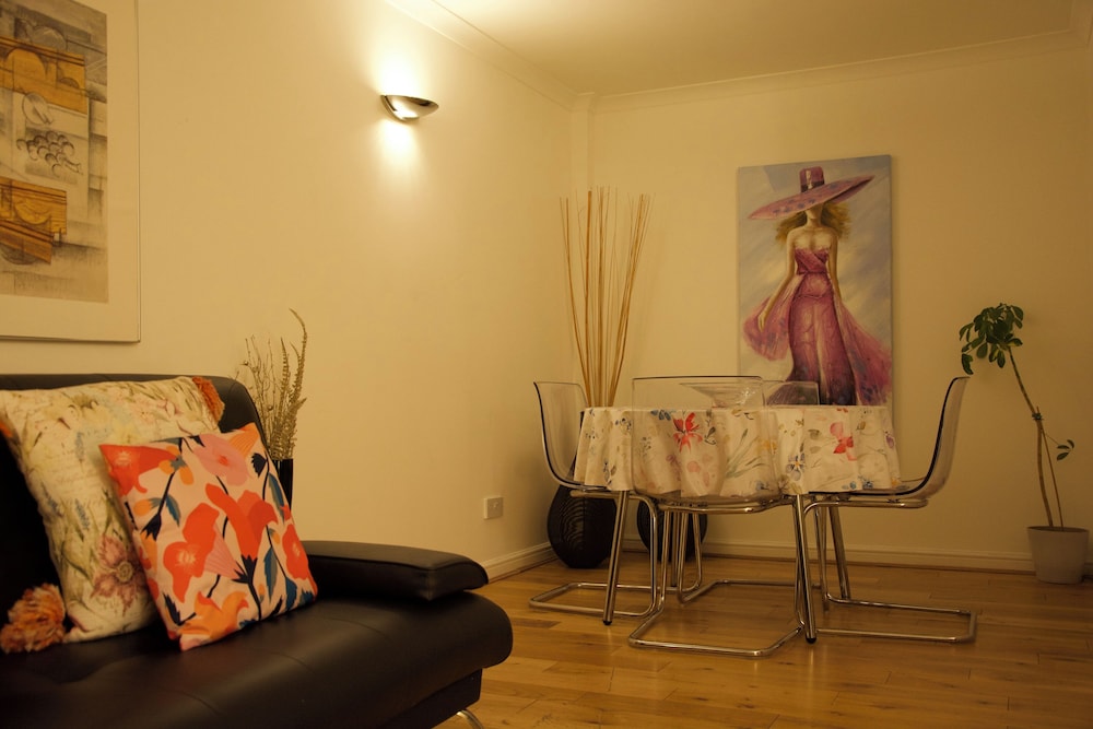 Lux 2 Bed in Canary Wharf Close to Excel & O2