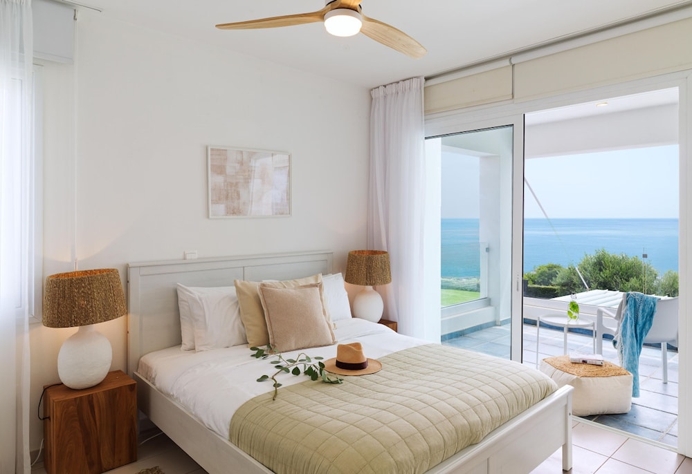 Sirena Solis Elevated Coastal Living Above Sirena Bay