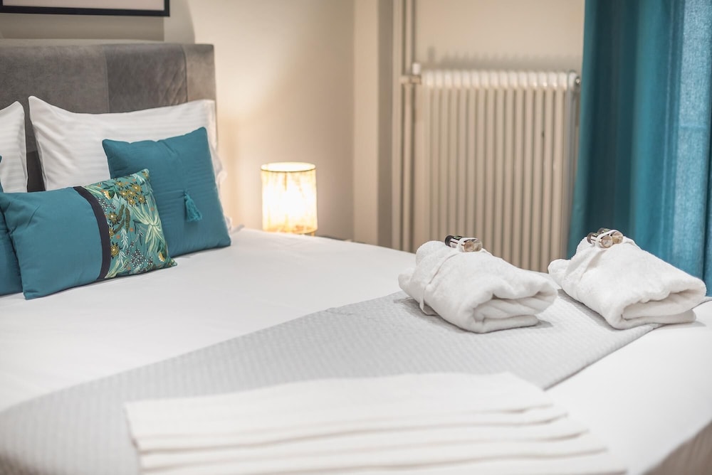 Elegant Mavili Suite by Cloudkeys