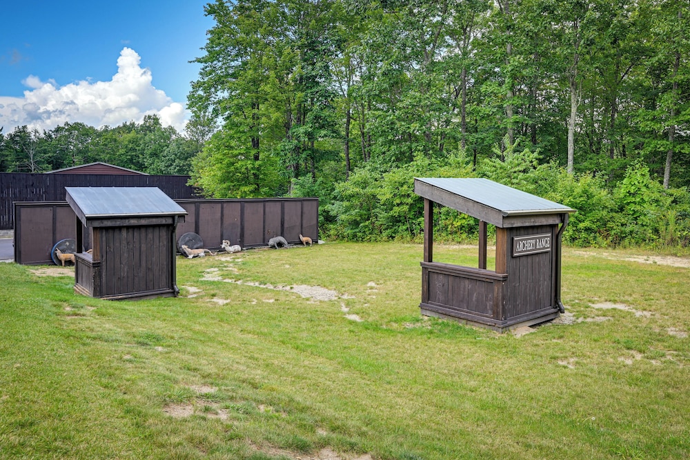 Modern Mountain-view Gem w/ Deck in Glenville