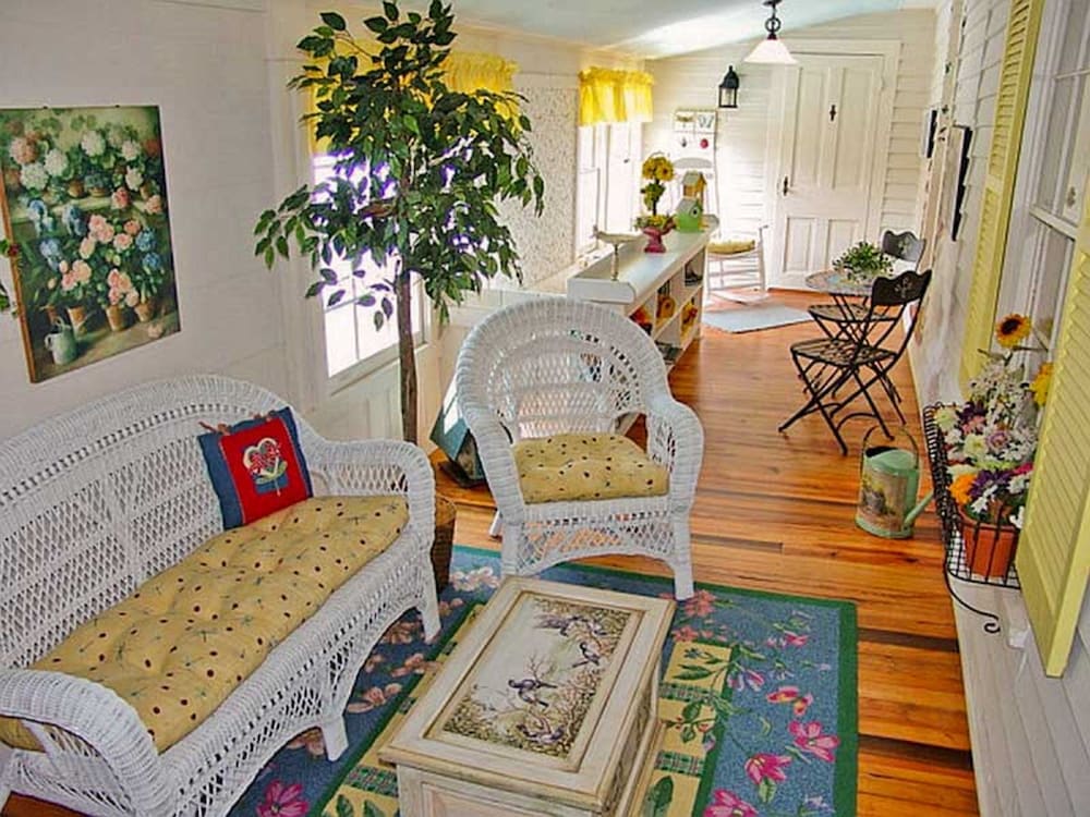 Lexington Vacations - Frog Hollow Bed and Breakfast - Property Image 4