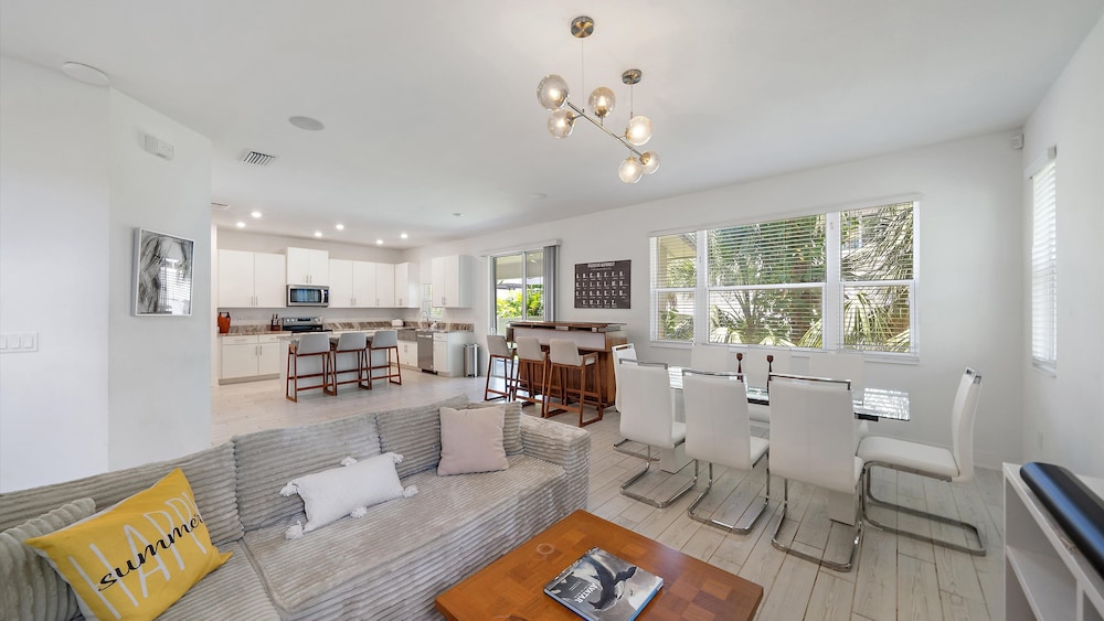 Urban Minimalist Escape 4 Bedroom Home