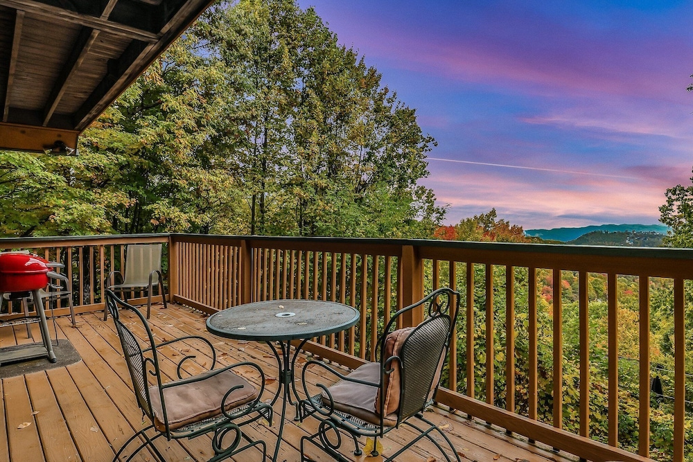Smoky Mountain Bliss 2 Bedroom Cabin