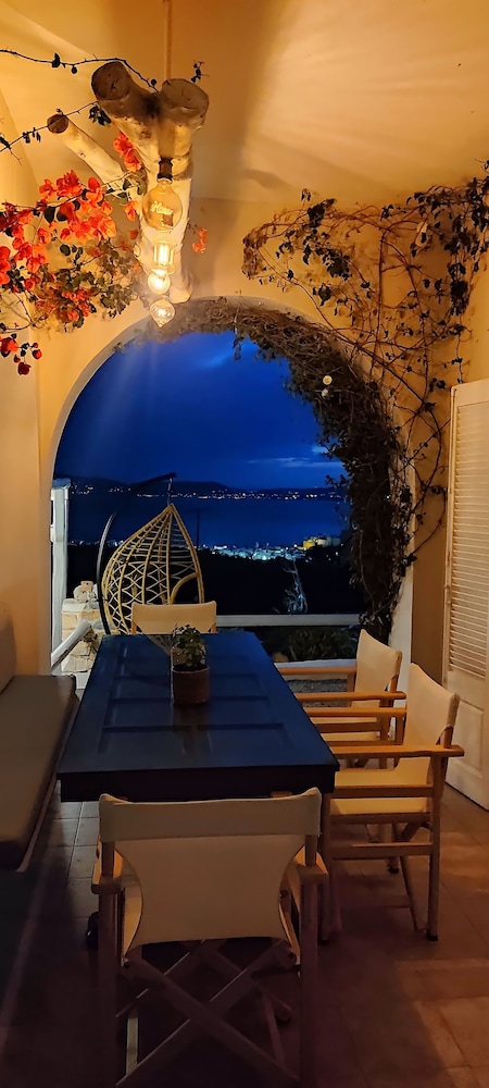 Zephyrus Sunset House