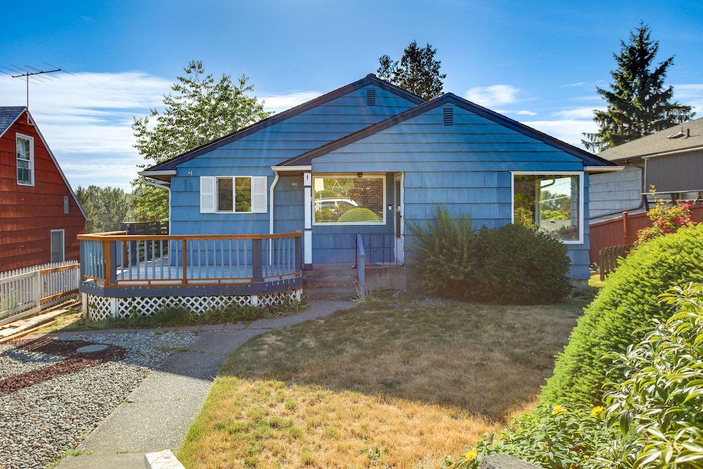 Updated Tacoma Home w/ Fire Pit! - Property Image 2