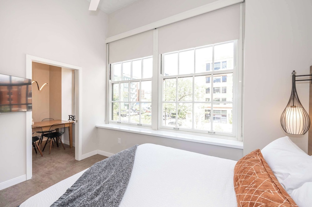 The 333 Suites 202 Stay for 6