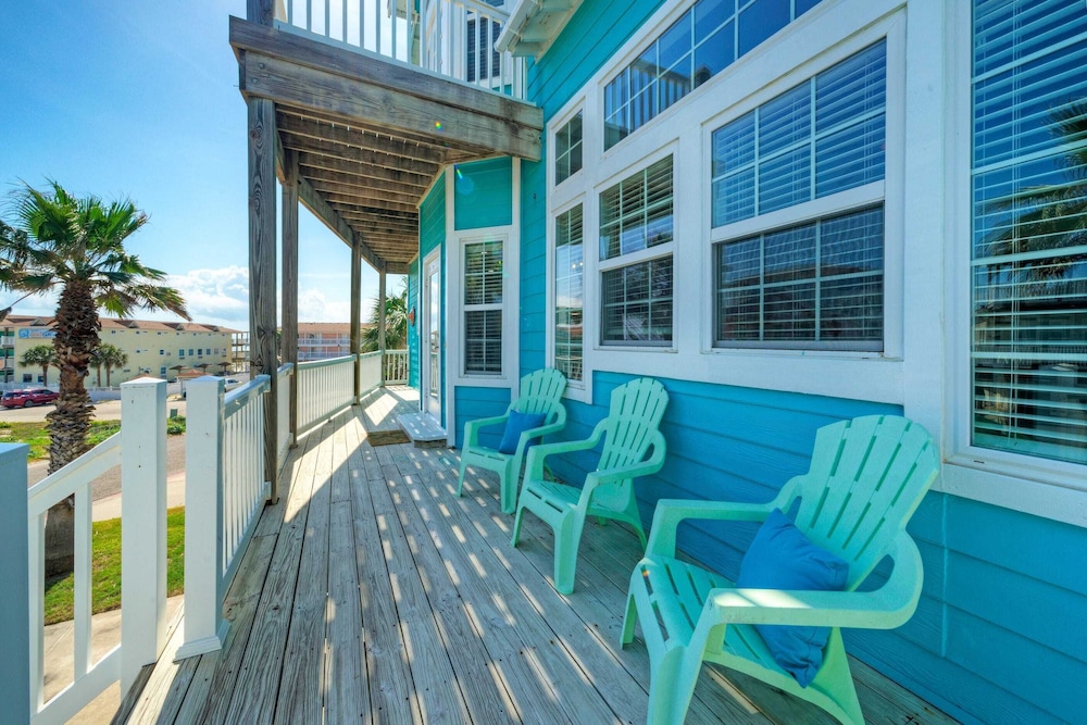 Sleeps 24 2 Homes w/ Beach Boardwalk Access & Deck Views Steps to the Beach