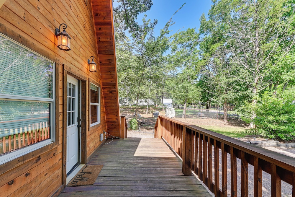 3 Mi to Lake Texoma: Gordonville Getaway!