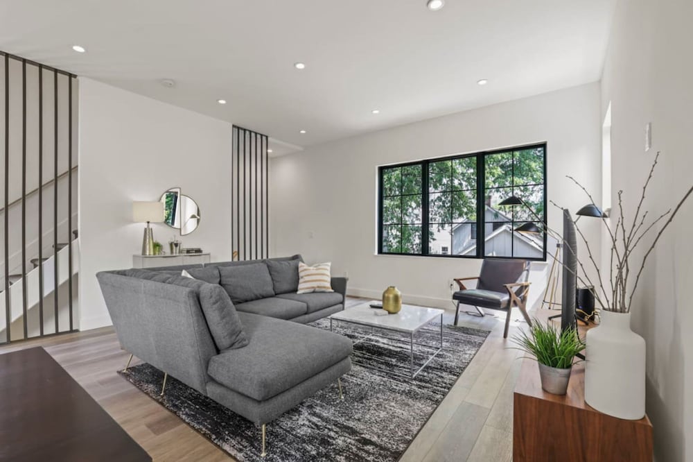 Stylish Getaway -columbus-3 Bedroom Masterpiece