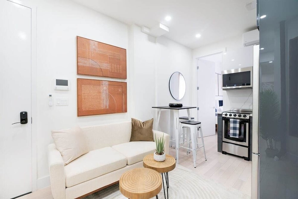48 Midtown West Apt