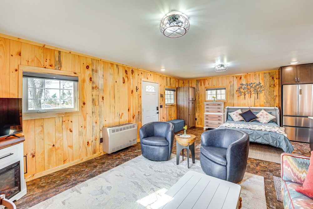 Boat, Fish & Hike: Cozy Getaway in Twin Lake!