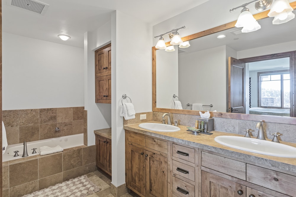 Shooting Star Lodge at Deer Valley Resort - Two Bedroom Residence #203 2 Condo