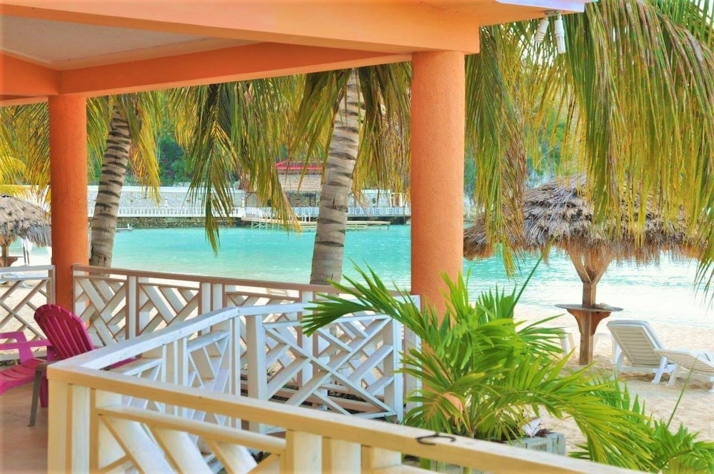 Abaka Bay Resort