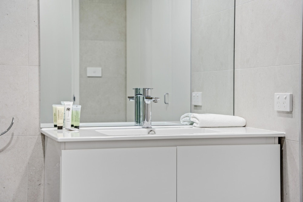 Central 2-bed Apartment With Pool, Gym and Spa