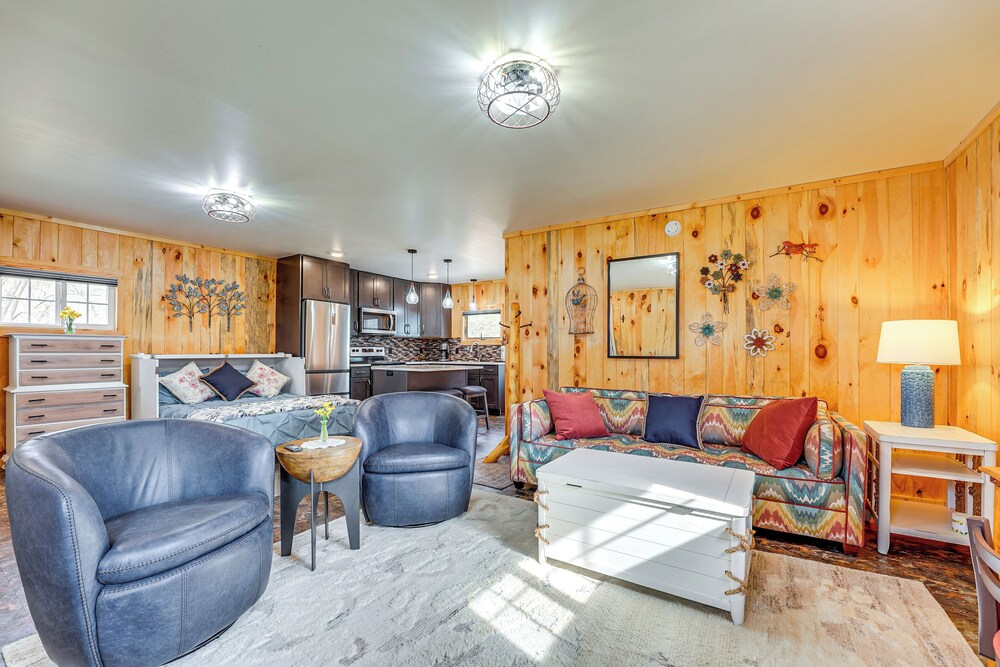 Boat, Fish & Hike: Cozy Getaway in Twin Lake!