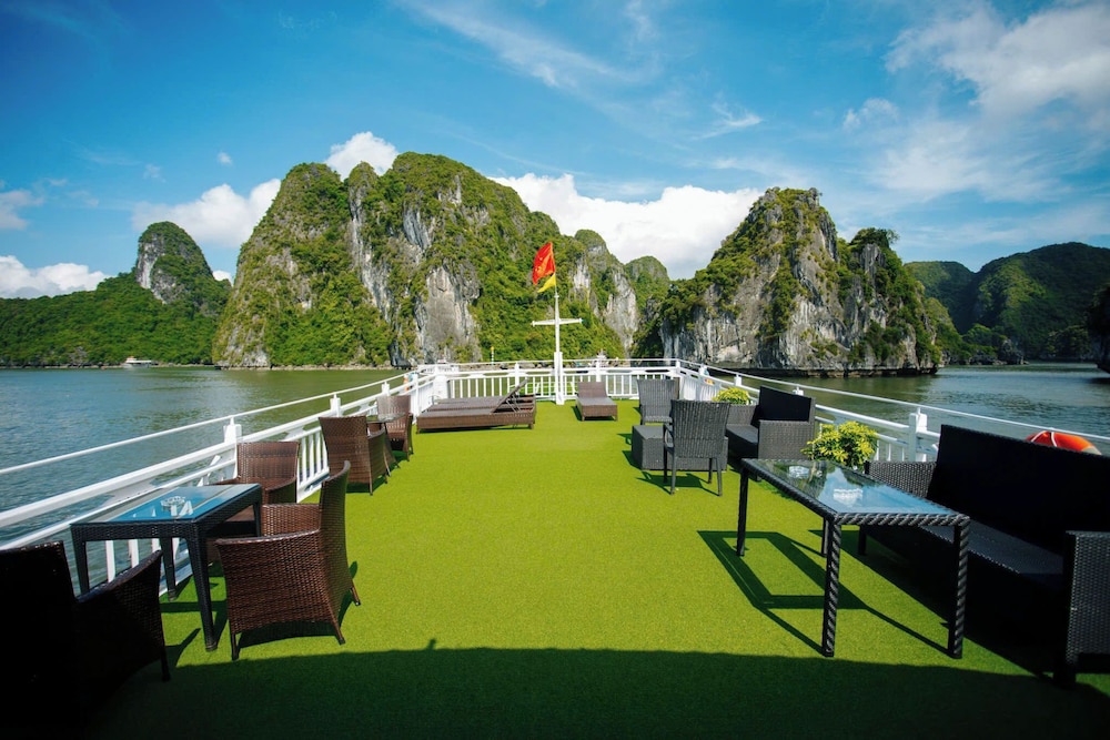 Vietsails cruises