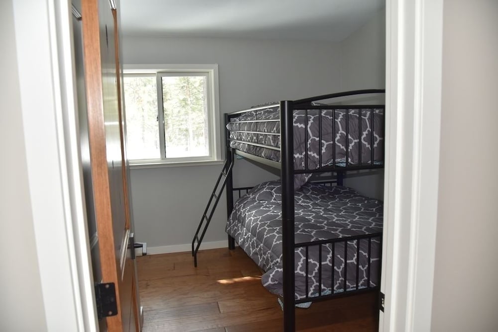 2375s Sierra House Retreat 4 Bedroom Home
